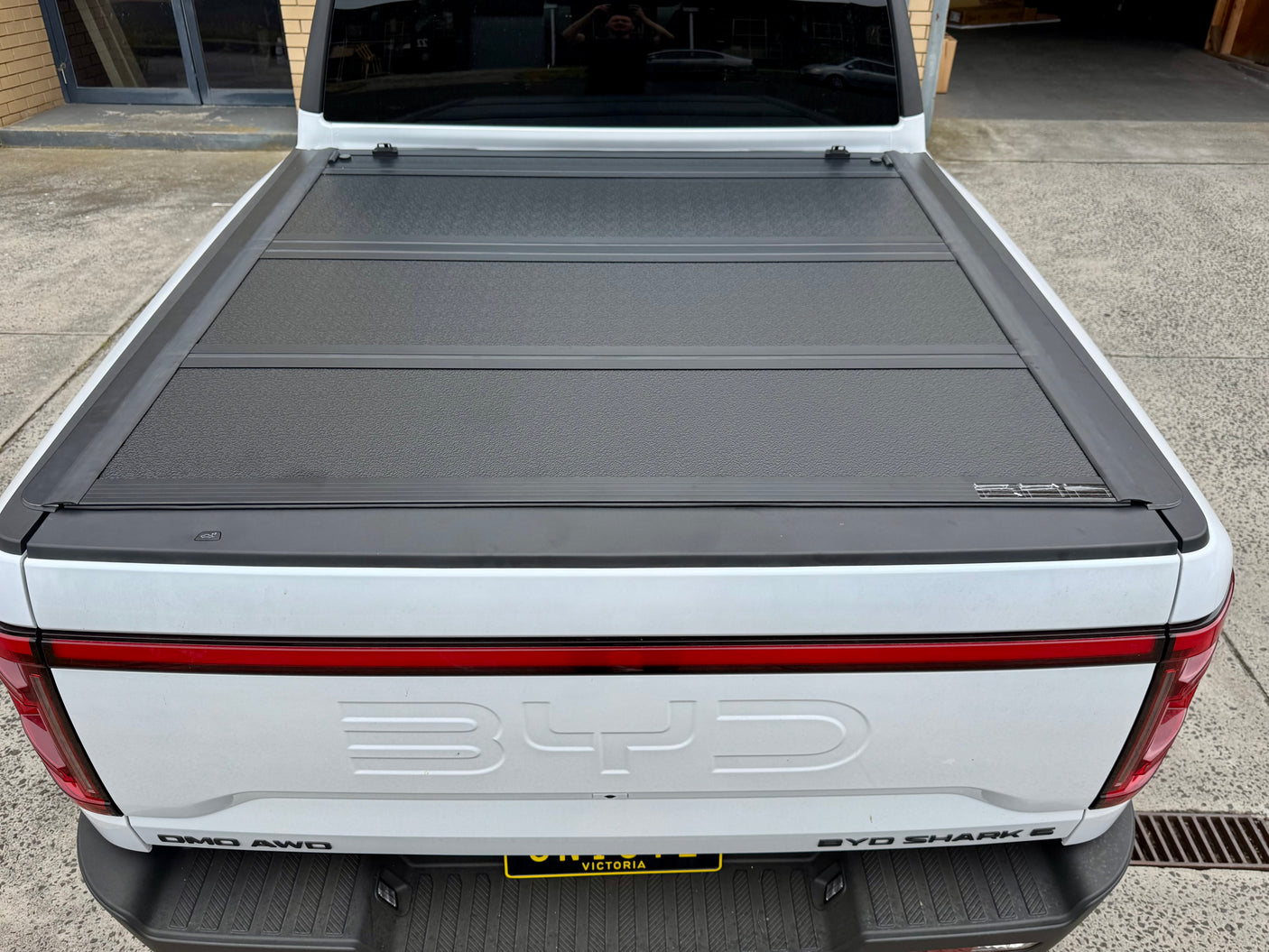 BYD Shark 6 tub cover quad-fold hard lid tonneau cover on 2025+ model