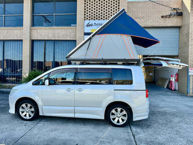 2-person aluminium hard shell roof top tent with side awning — deployed | UniUte