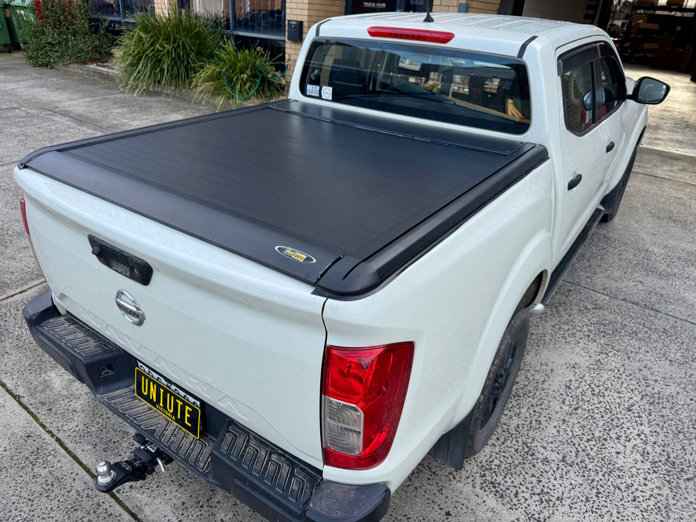 Electric roller shutter for Nissan Navara NP300 2015–2025 — installed closed over the tub | UniUte