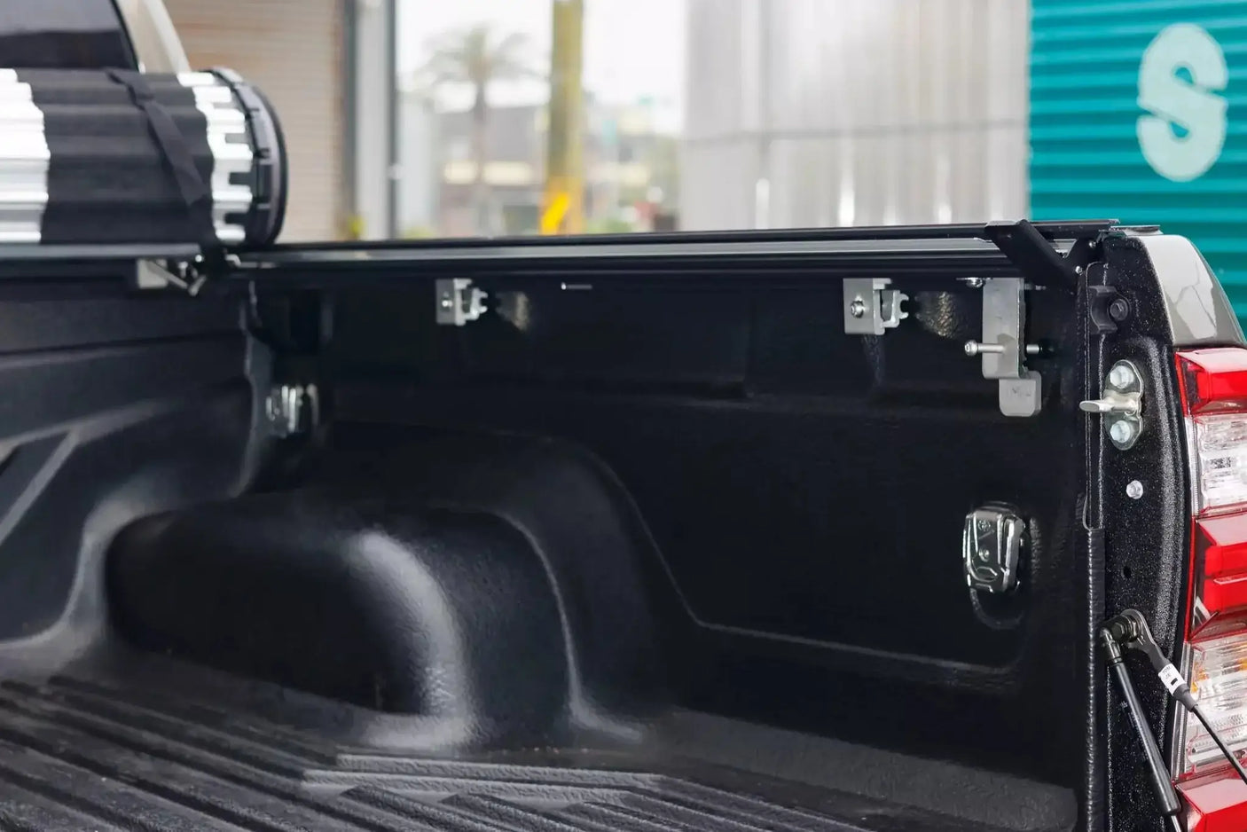 REVOLVER Hard Rolling Tonneau for Toyota Hilux SR5 2015-2025 - UniUte