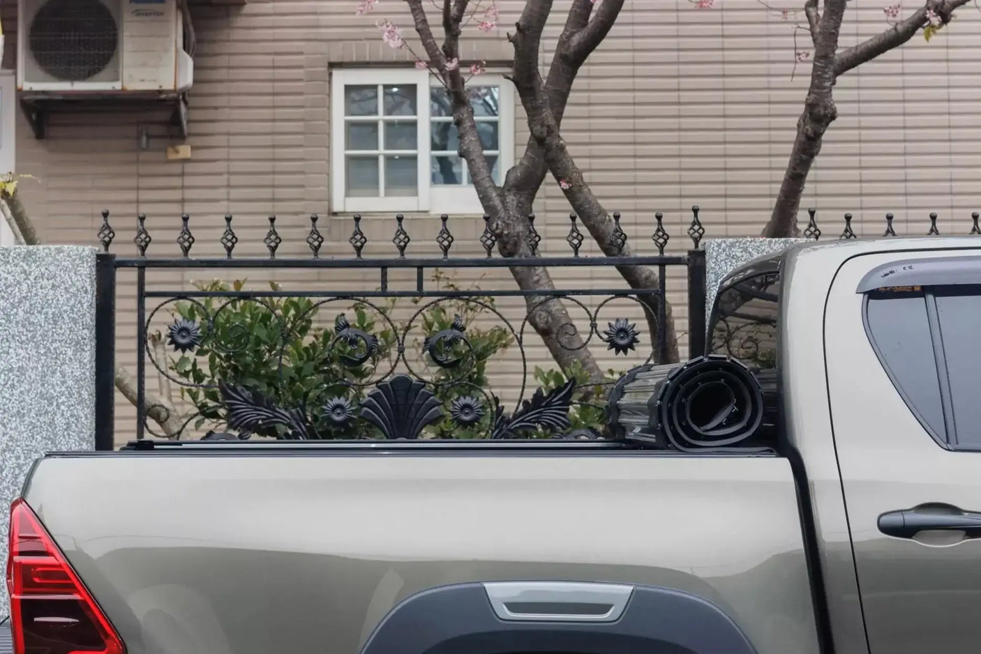 REVOLVER Hard Rolling Tonneau for Toyota Hilux SR5 2015-2025 - UniUte