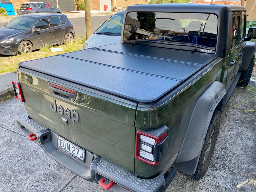 Tri-Fold Hard Lid Tonneau Cover for Jeep Gladiator 2020-2025 - UniUte