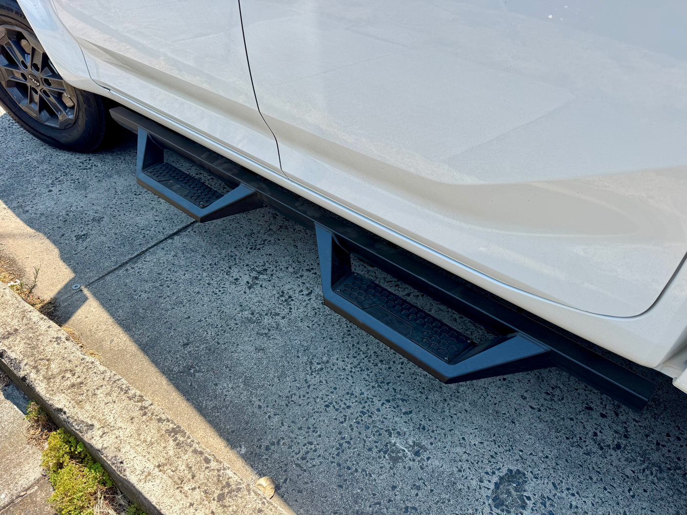 KIA Tasman Side Steps 2025+ Black Side Bars