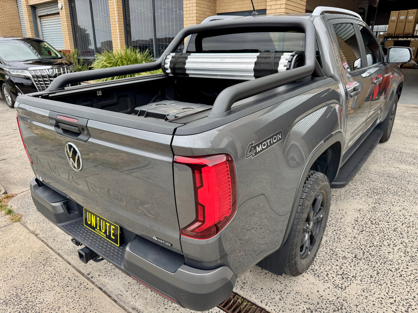 Amarok 2023+ REVOLVER tonneau — six-point lock system and weather seal detail