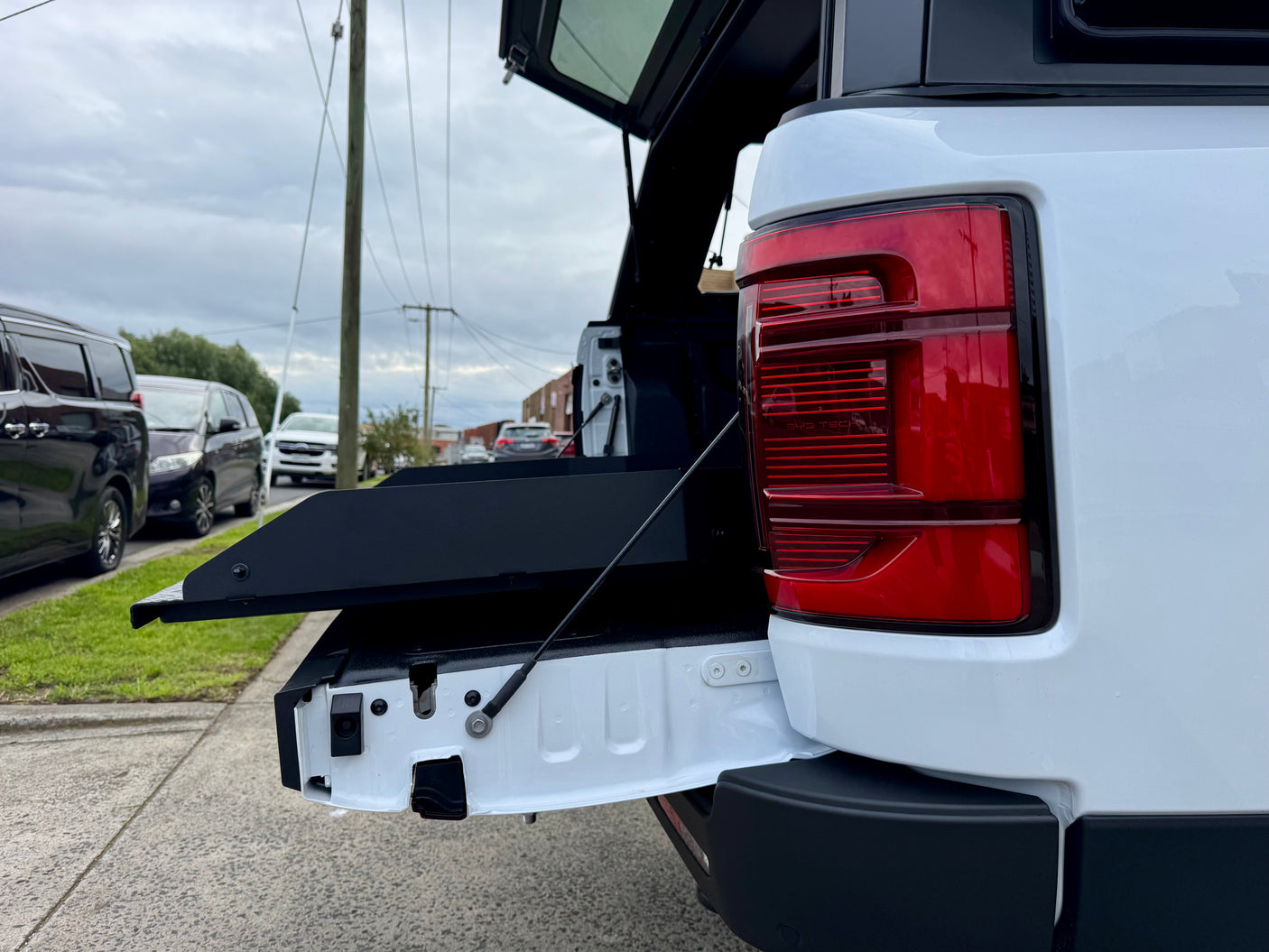 UniUte sliding tray fitted to BYD Shark 6 2025+ — extended for loading tools and gear