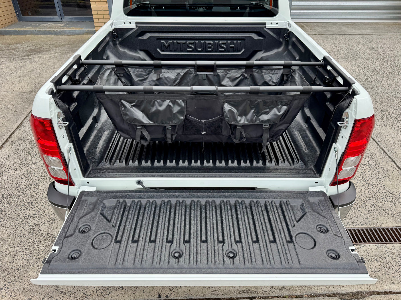 Tub organiser hammock — close-up of attachment clips and mesh construction