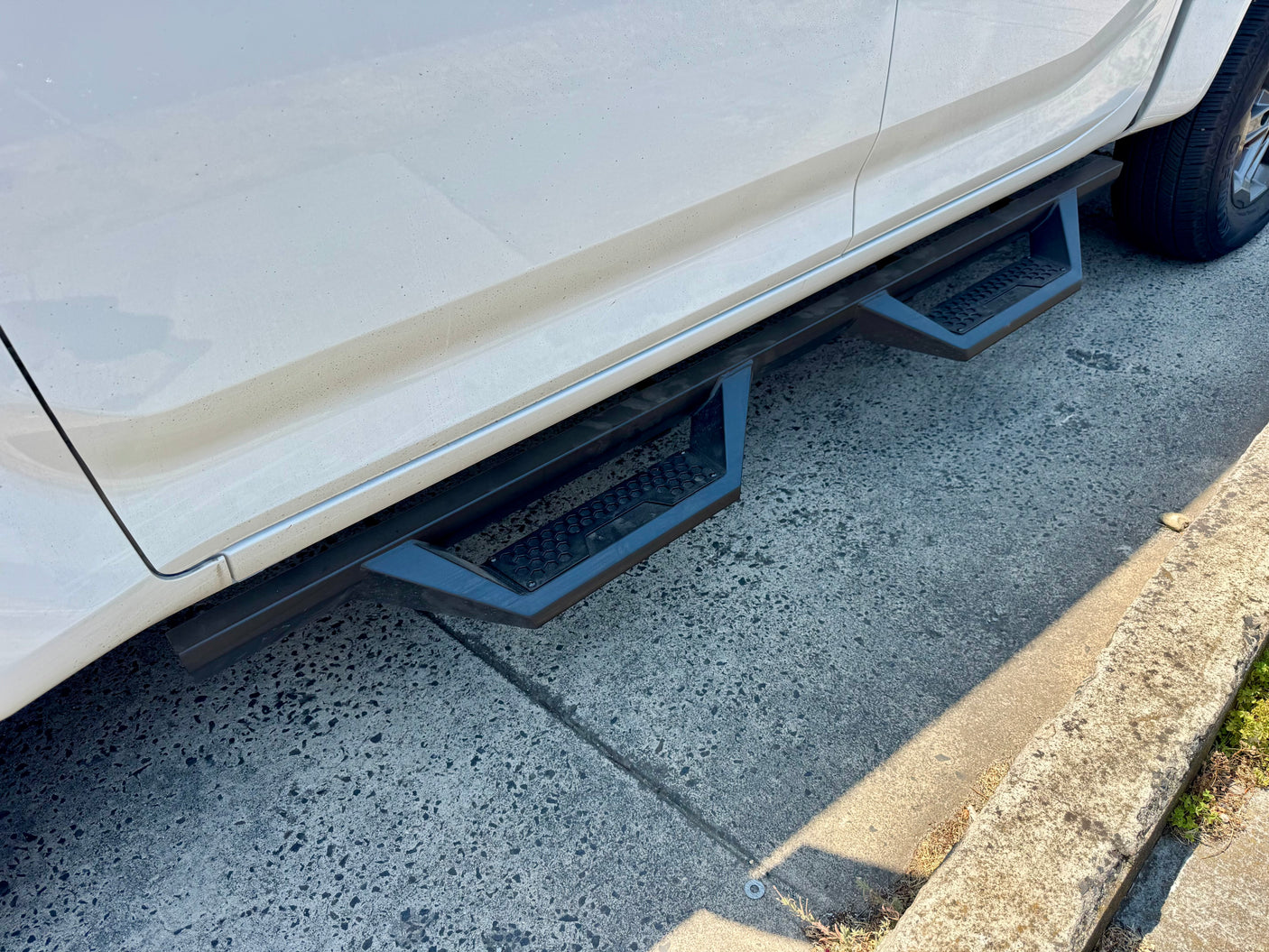 KIA Tasman Side Steps 2025+ Black Side Bars