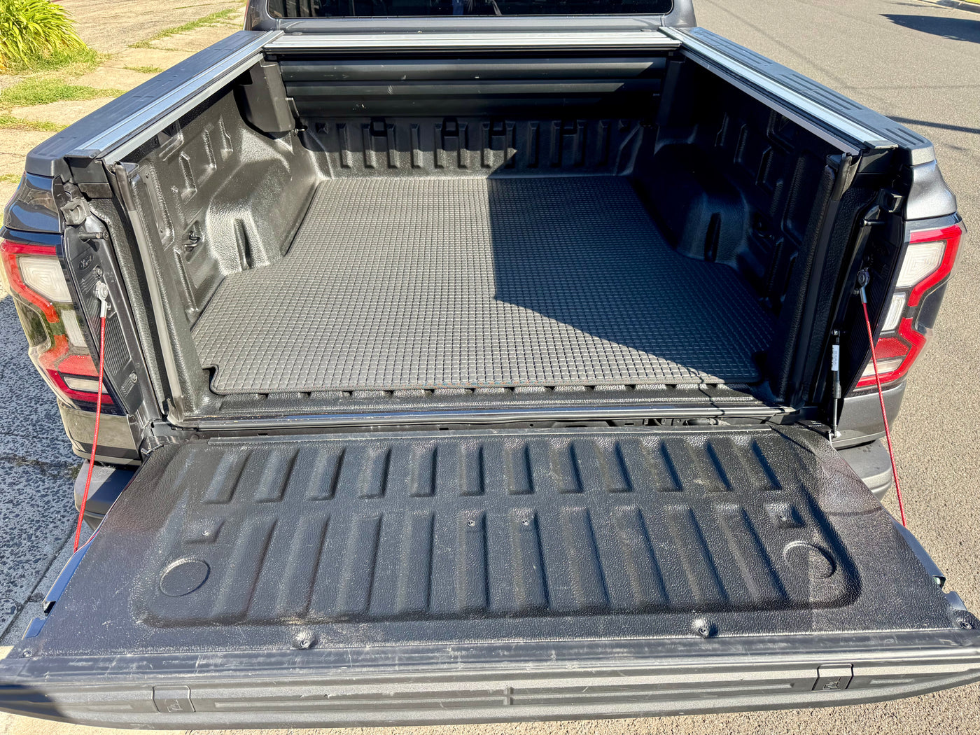 Tub mat for Ford Ranger NextGen 2022+ — installed in truck bed | UniUte