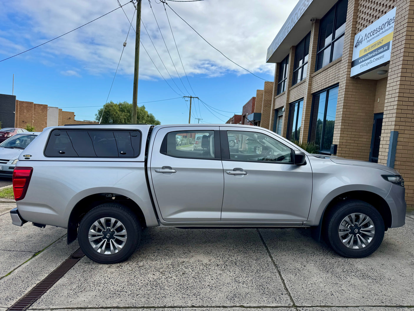 Mazda BT-50 2020–2026 canopy — rear view with the hatch closed