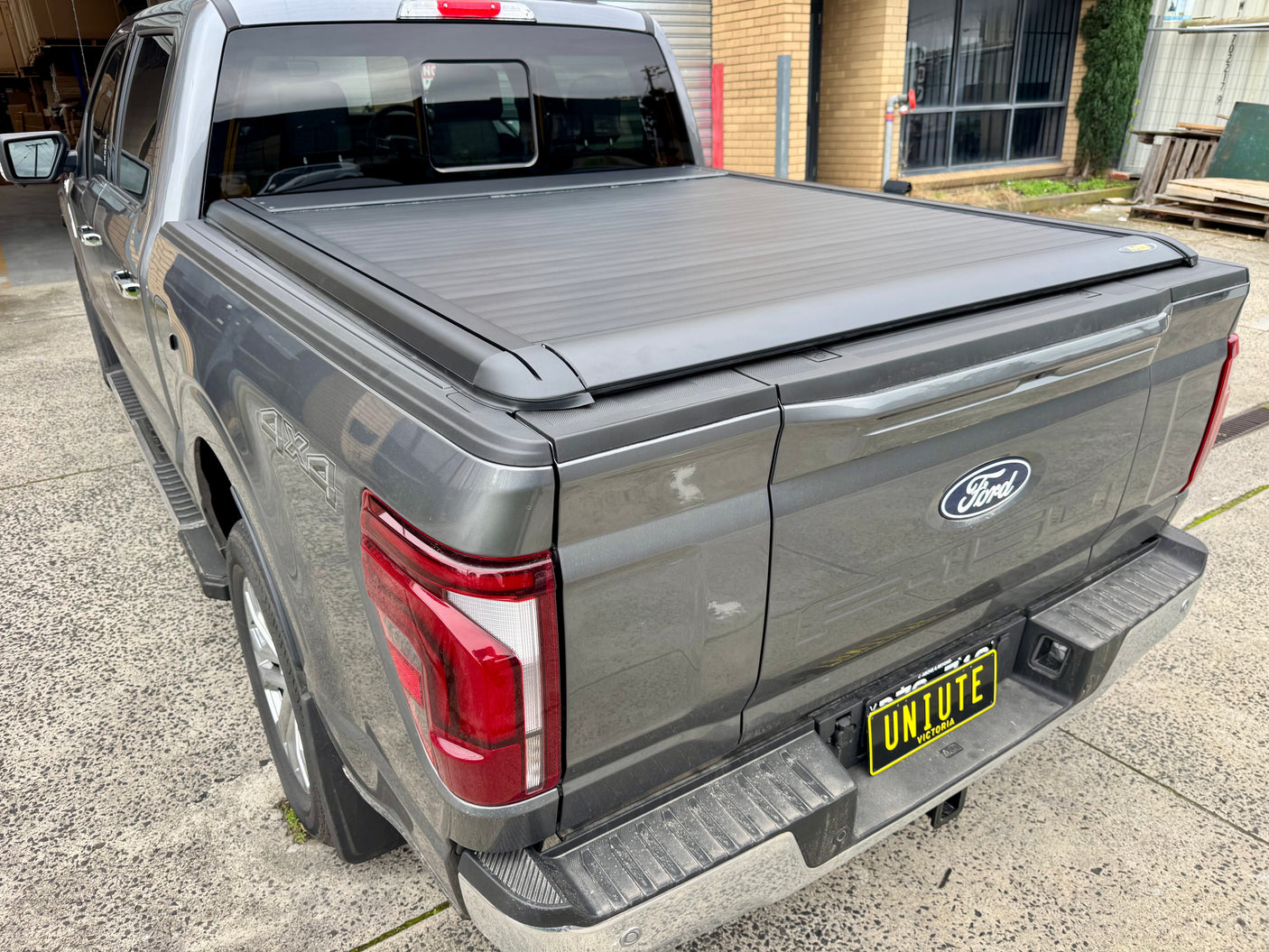 Ford F-150 electric roller shutter — close-up of the double-walled aluminium slat profile