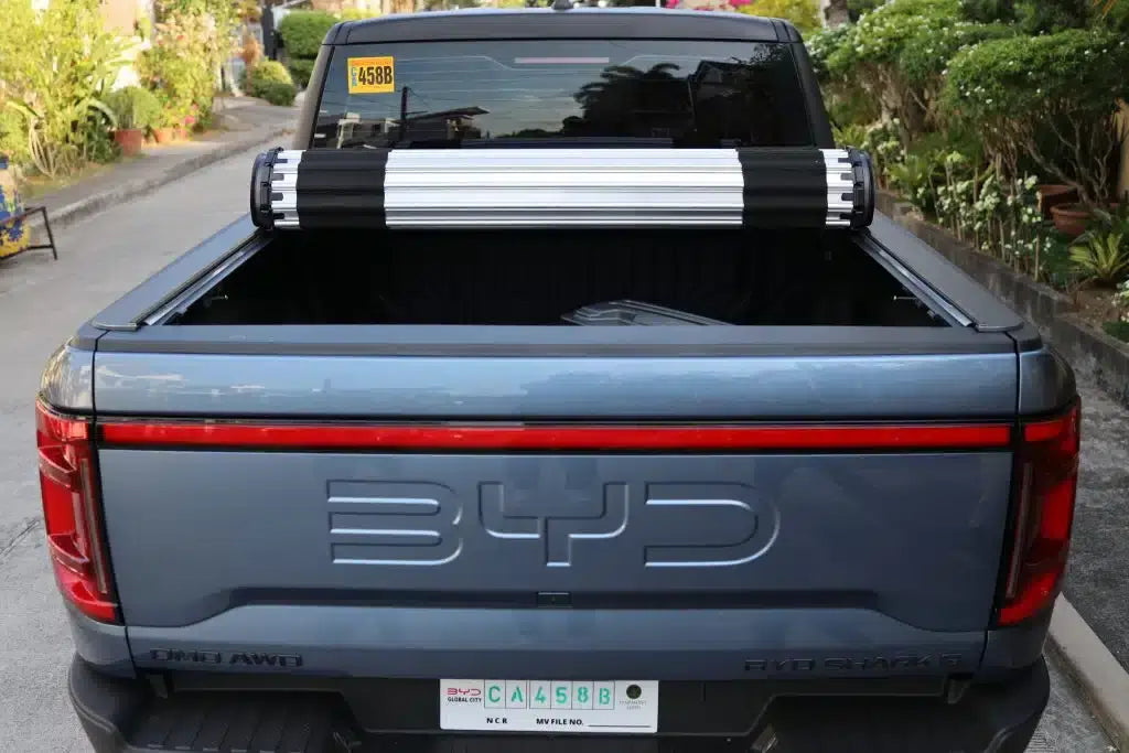 BYD SHARK 6 with HR REVOLVER Hard Rolling Cover for 2025+ showcasing the byd shark 6 tray cover in an urban setting
