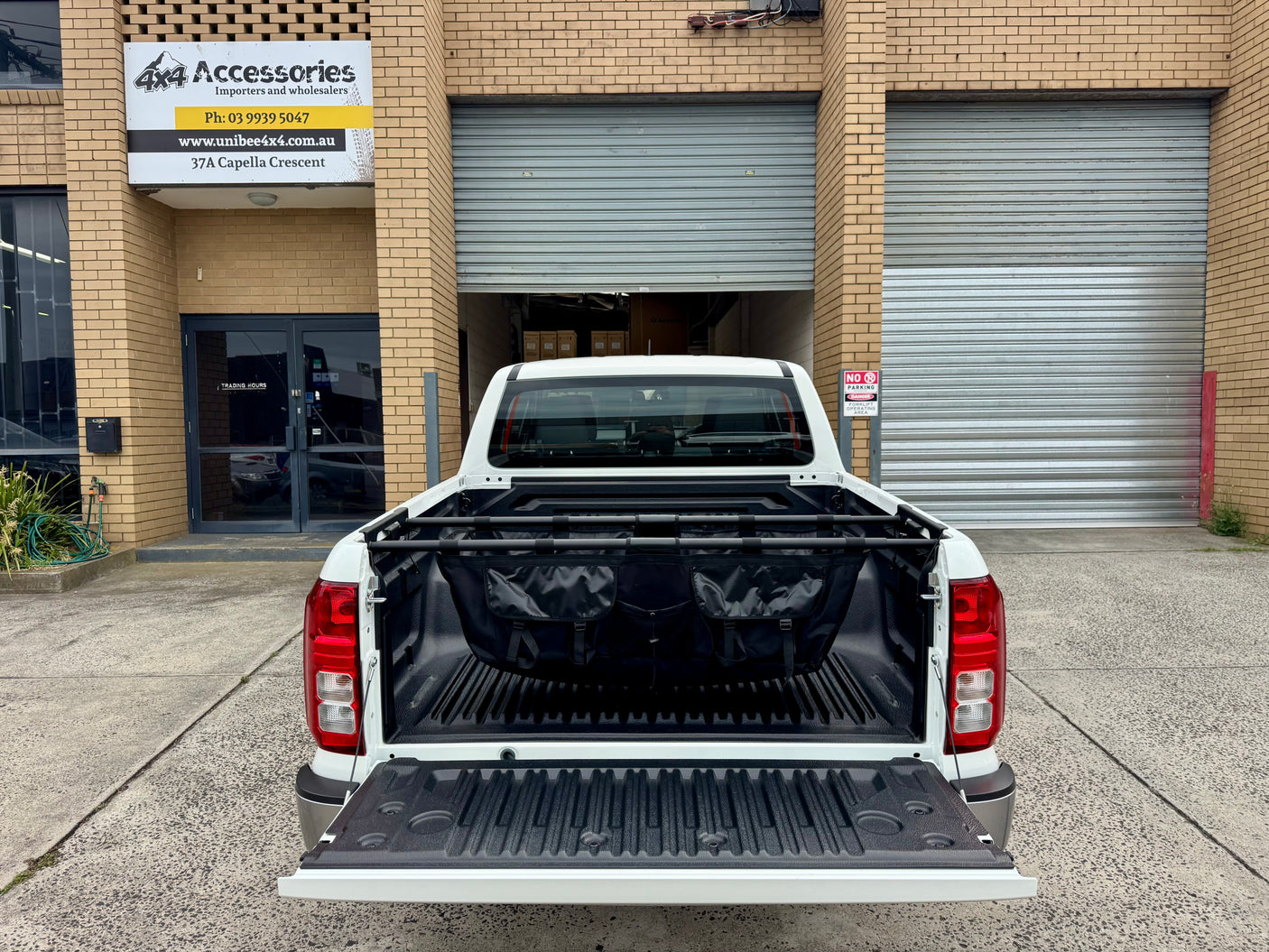 Universal ute tub hammock — stretched across tray rails showing load position