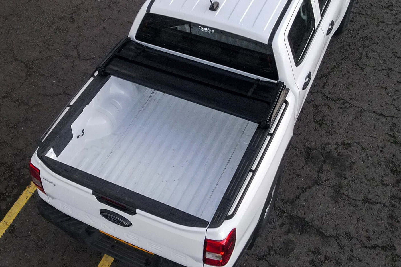 Tri-Fold Soft Tonneau Cover for Ford Ranger RA NEXTGEN 2022+ I UniUte - UniUte