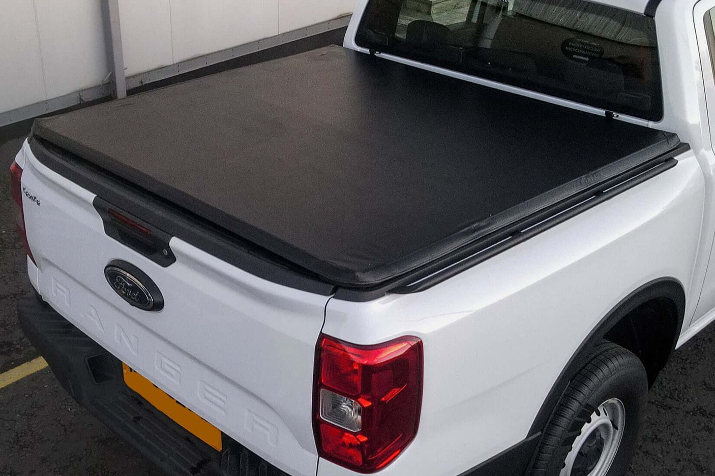 Tri-Fold Soft Tonneau Cover for Ford Ranger RA NEXTGEN 2022+ I UniUte - UniUte