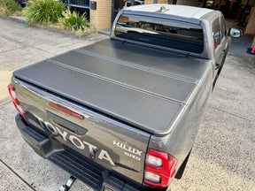 Tri-fold hard lid for Toyota Hilux N80 N90 2015-2026 — installed SR5 closed | UniUte
