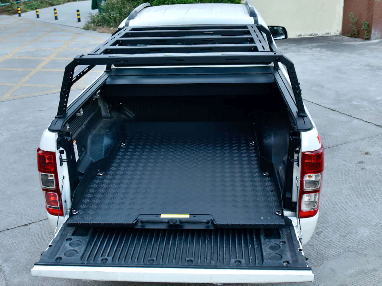 Cargo tray Jeep Gladiator 2020-2025 featuring sliding tray drawer for enhanced vehicle storage.