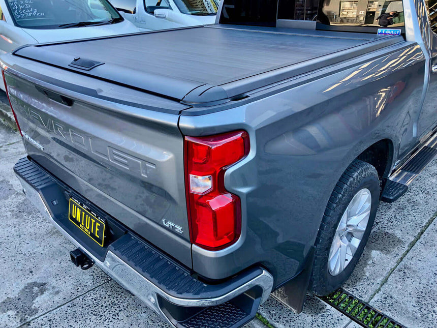 silverado 1500 roller shutter UniUte Gen2 manual cover on Chevrolet Silverado truck 2014-2025 for protection and style