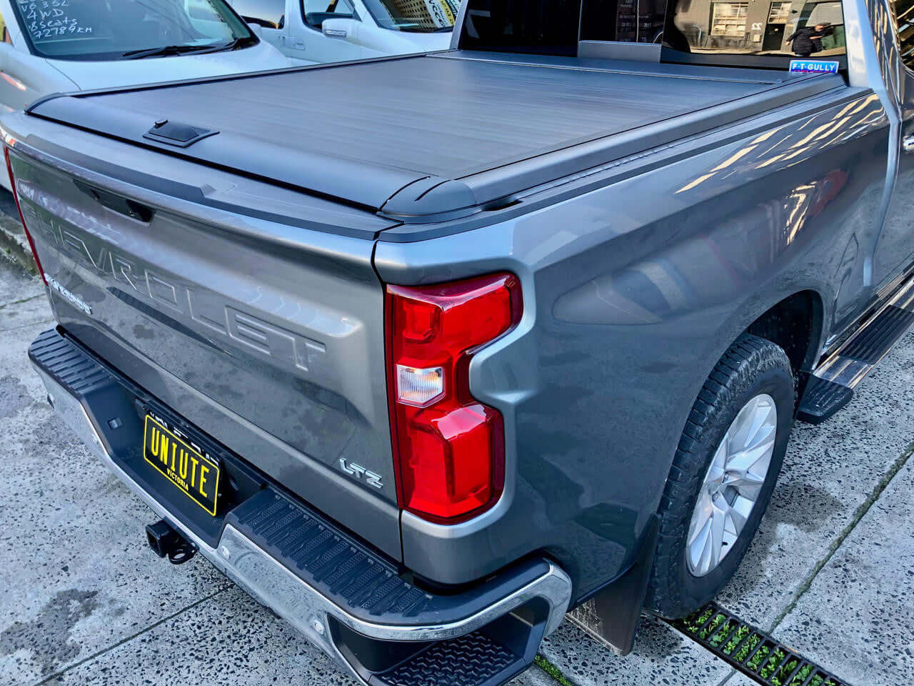 silverado 1500 roller shutter UniUte Gen2 manual cover on Chevrolet Silverado truck 2014-2025 for protection and style