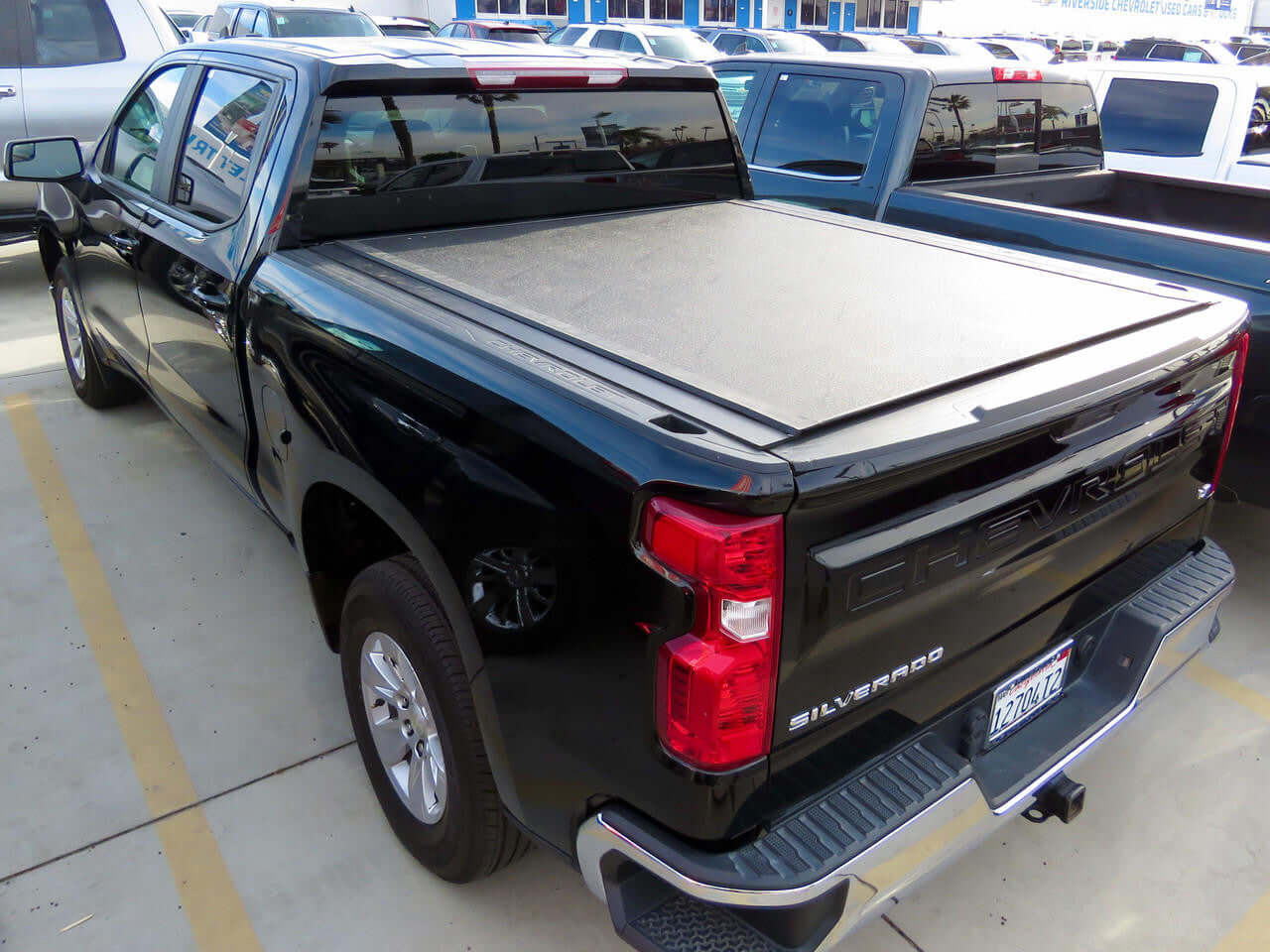 Chevrolet Silverado 1500 REVOLVER cover — lockable aluminium slat close-up