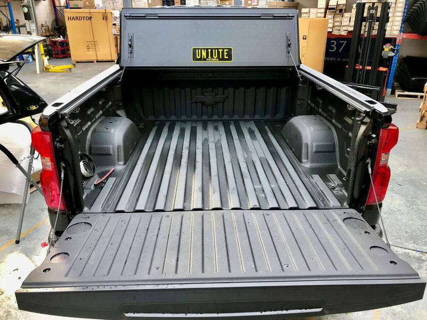 CHEVROLET SILVERADO Quad-Fold Hard Lid Tonneau Cover For Chevrolet Silverado 1500 2014-2023