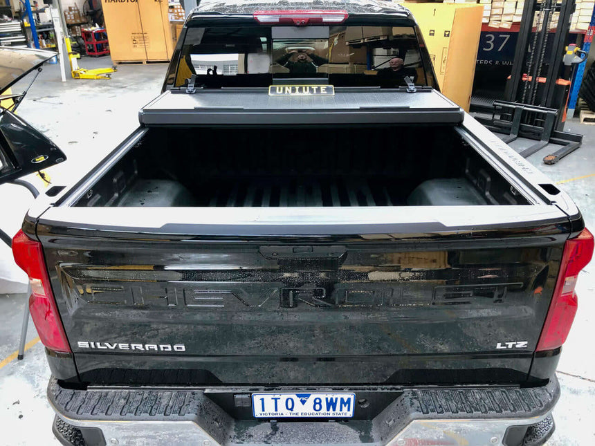CHEVROLET SILVERADO Quad-Fold Hard Lid Tonneau Cover For Chevrolet Silverado 1500 2014-2023