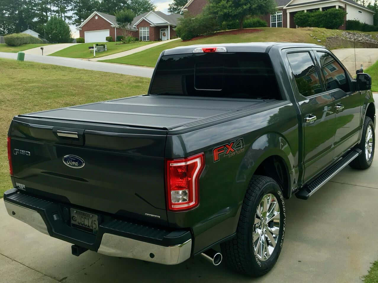 Ford F-150 5.5 bed with quad-fold lid — side view showing four-panel profile
