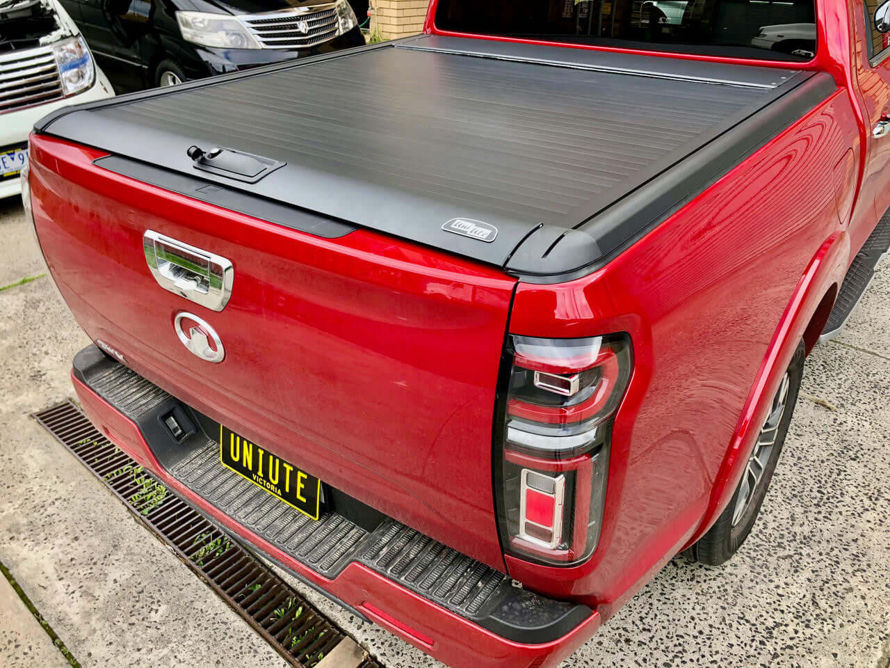 Red ute with UniUte EGen2 Electric Black Roller Shutter for GWM Cannon Roller Cover 2020-2025