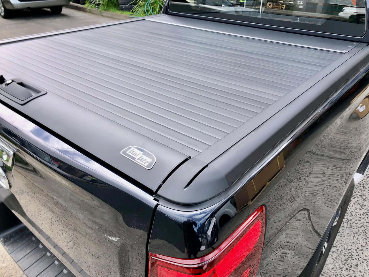 UniUte EGen2 electric roller shutter on Isuzu D-Max — matte black slat finish