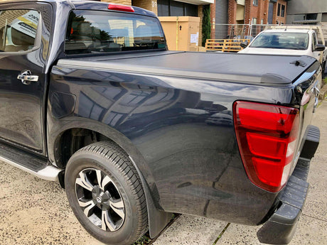 Side view of Isuzu D-Max with dmax roller shutter, showcasing UniUte Gen2 Manual Roller Cover for 2021-2025 models.