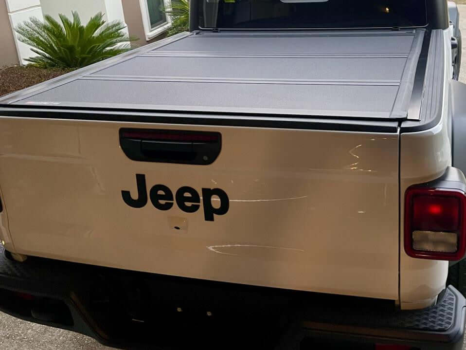 JEEP GLADIATOR Quad-Fold Hard Lid Tonneau Cover for Jeep Gladiator 2020-2025 - UniUte
