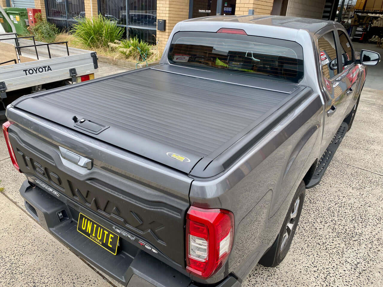 LDV T60 roller shutter installed on LDV T60 MAX 2017-2025 showcasing UniUte Gen2 manual cover