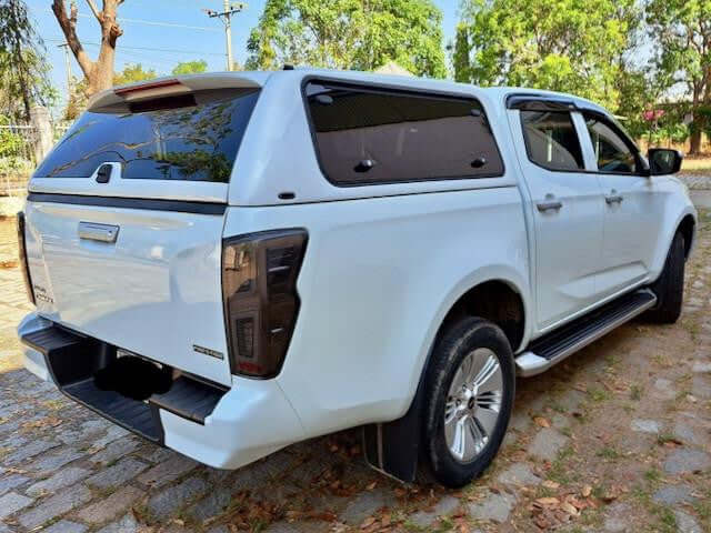 Mazda BT50 with FORCE PRO bt50 canopy for 2020-2025 models, featuring robust design, by UniUte for high-quality 4x4 accessories.