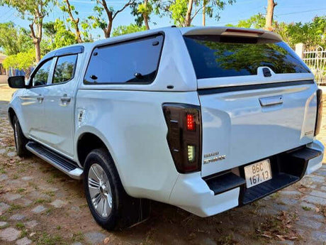 Mazda BT50 with FORCE PRO bt50 canopy for 2020-2025 models, highlighting UniUte's high-quality 4x4 accessories.