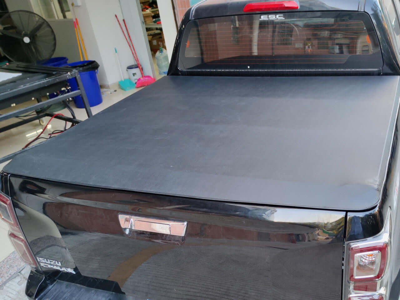 Mazda BT50 tonneau cover 2020-2025 soft roll up installed, side view