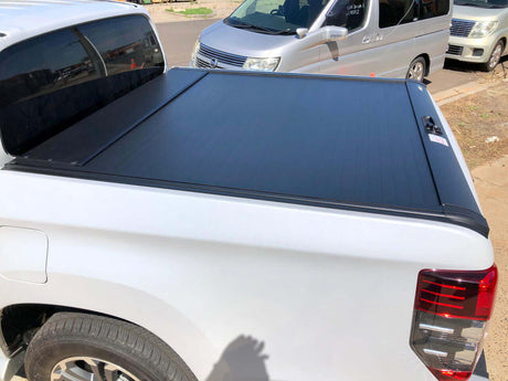 UniUte Gen2 Manual triton roller shutter on Mitsubishi Triton MQ & MR 2015-2024, sleek and robust bed cover design