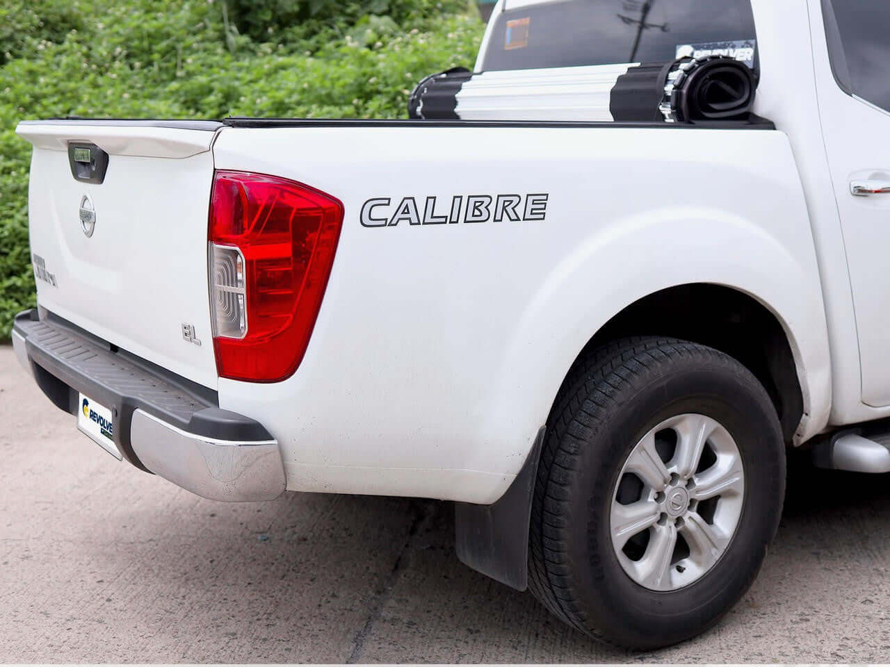 Nissan Navara NP300 with REVOLVER tonneau — side view showing slat profile
