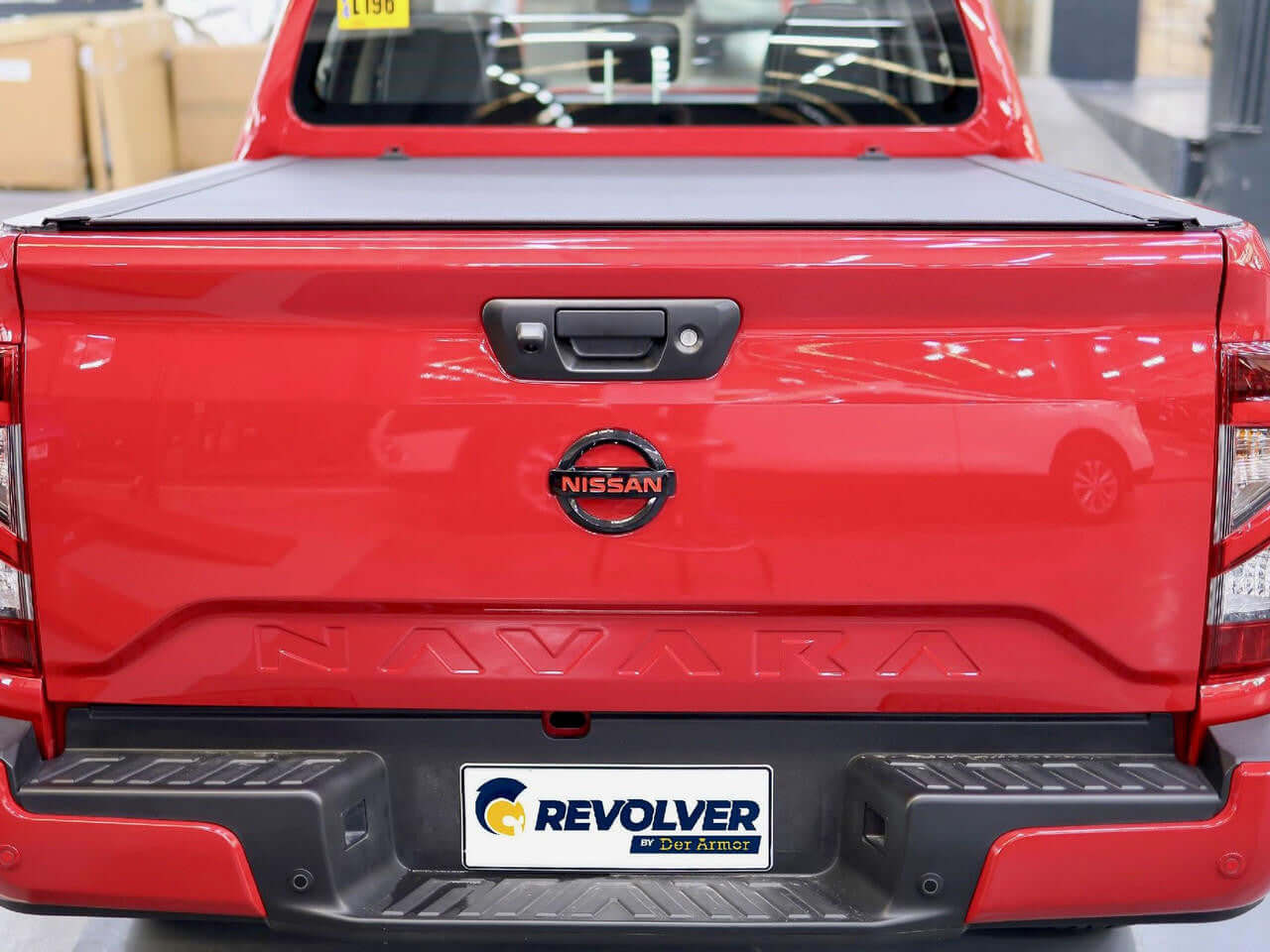 Nissan Navara NP300 2021-2025 REVOLVER tonneau — lockable at any position