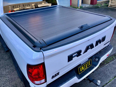 RAM 1500 roller shutter on DS/DT model, 2009-2025, featuring Gen2 manual cover for 5'7" bed, enhancing security and utility.