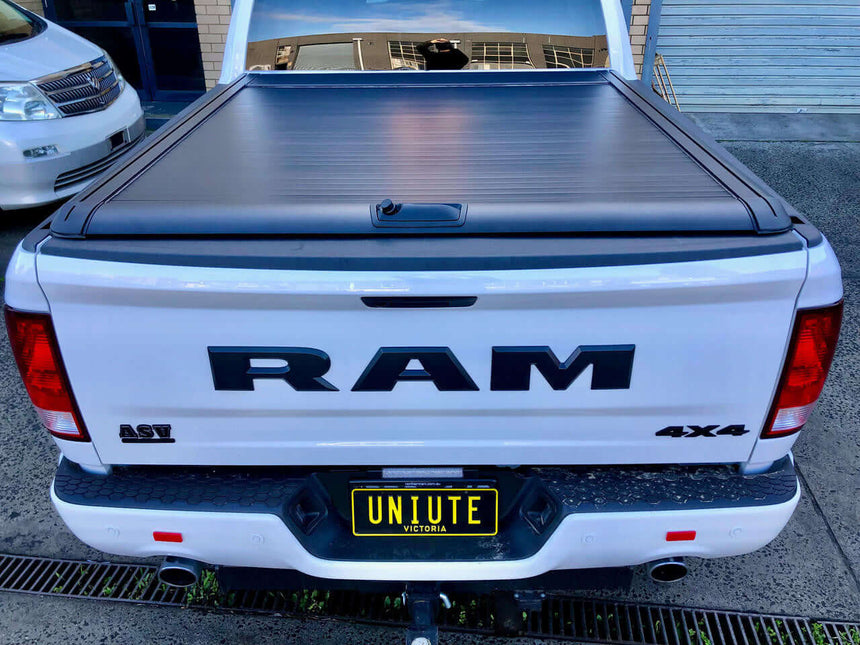 Ram 1500 roller shutter Gen2 manual cover on 5.7' bed, enhancing truck security and style. Tailor-made for RAM 1500 DS/DT 2009-2025.