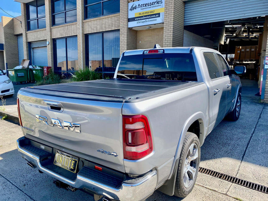 RAM 1500 Quad-Fold Hard Lid Tonneau Cover for RAM 1500 DT 2020-2023 5,7' BED