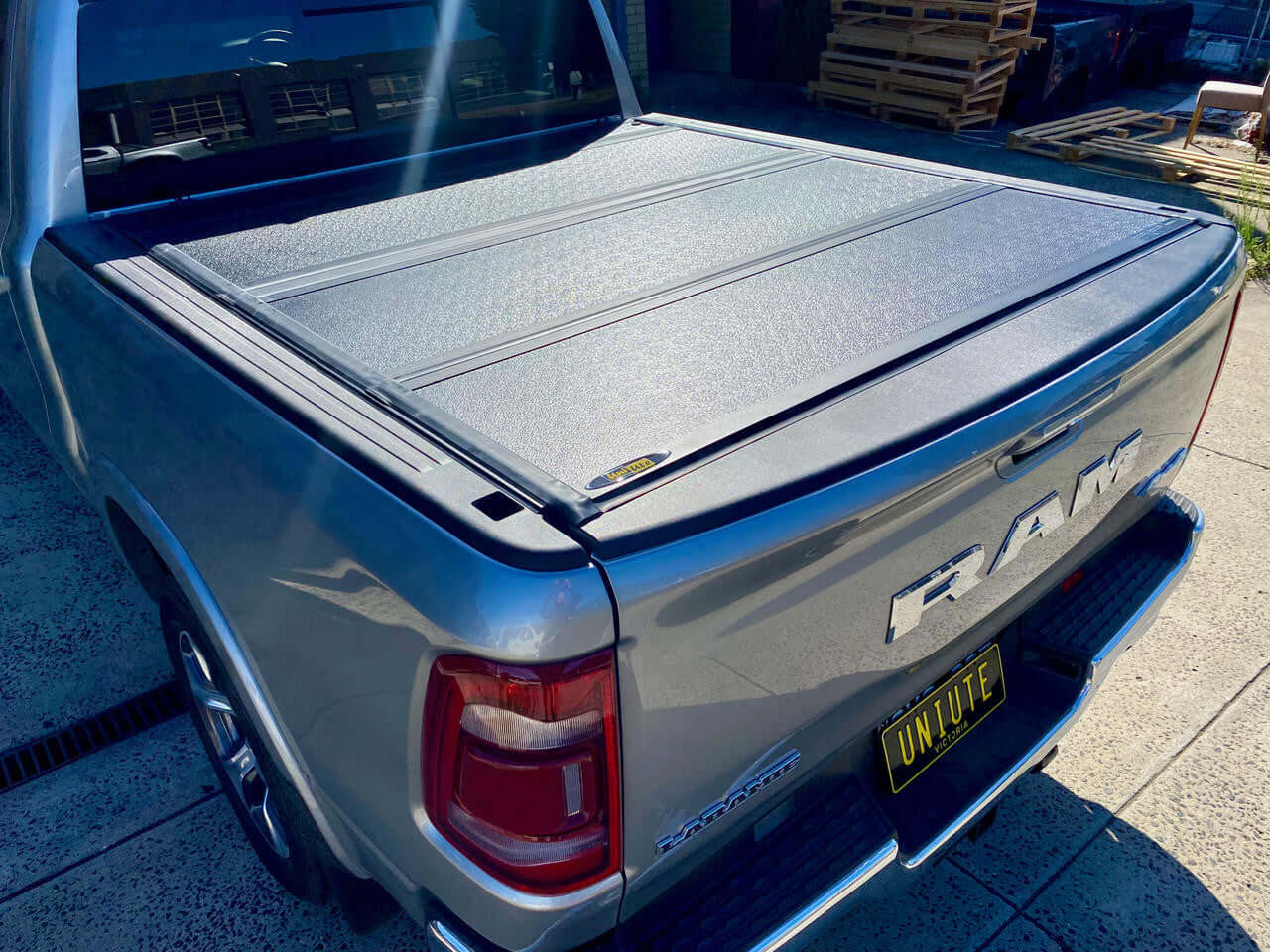 RAM 1500 Quad-Fold Hard Lid Tonneau Cover for RAM 1500 DT 2020-2023 5,7' BED
