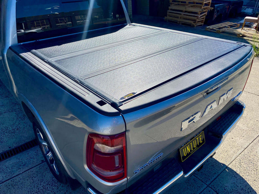 RAM 1500 Quad-Fold Hard Lid Tonneau Cover for RAM 1500 DT 2020-2023 5,7' BED