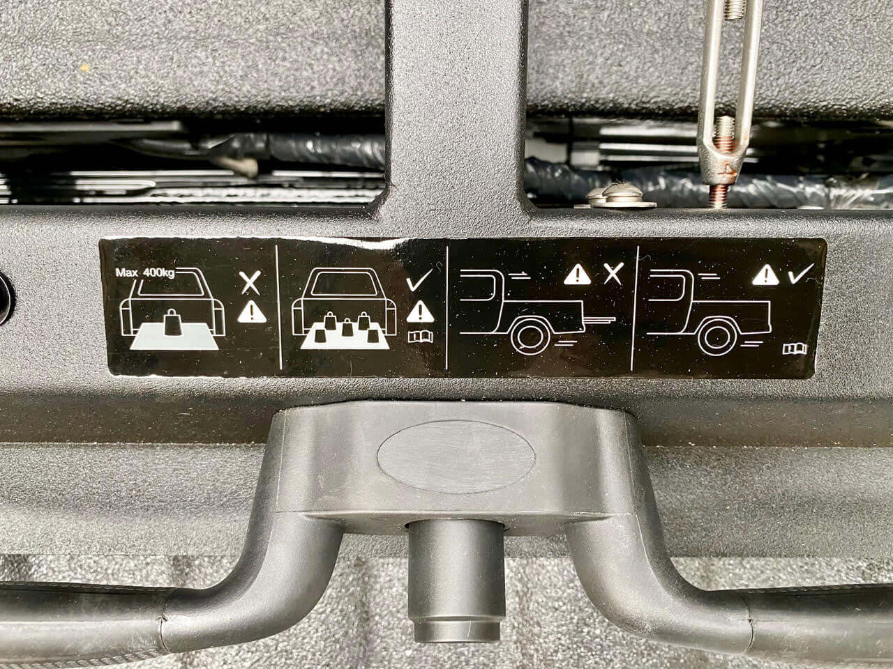 Safety instructions on a ute sliding tray for RAM 1500 5.7' bed, displaying weight capacity and correct usage guidelines.