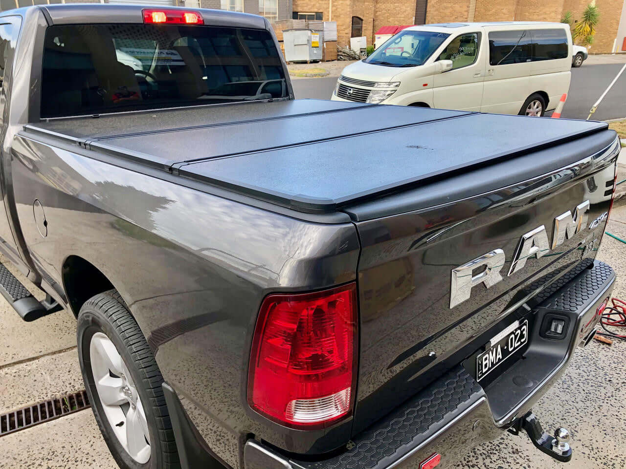 RAM 1500 Tri-Fold Hard Lid Tonneau Cover for Dodge RAM 1500 DS/DT 2009-2023 5,7' BED
