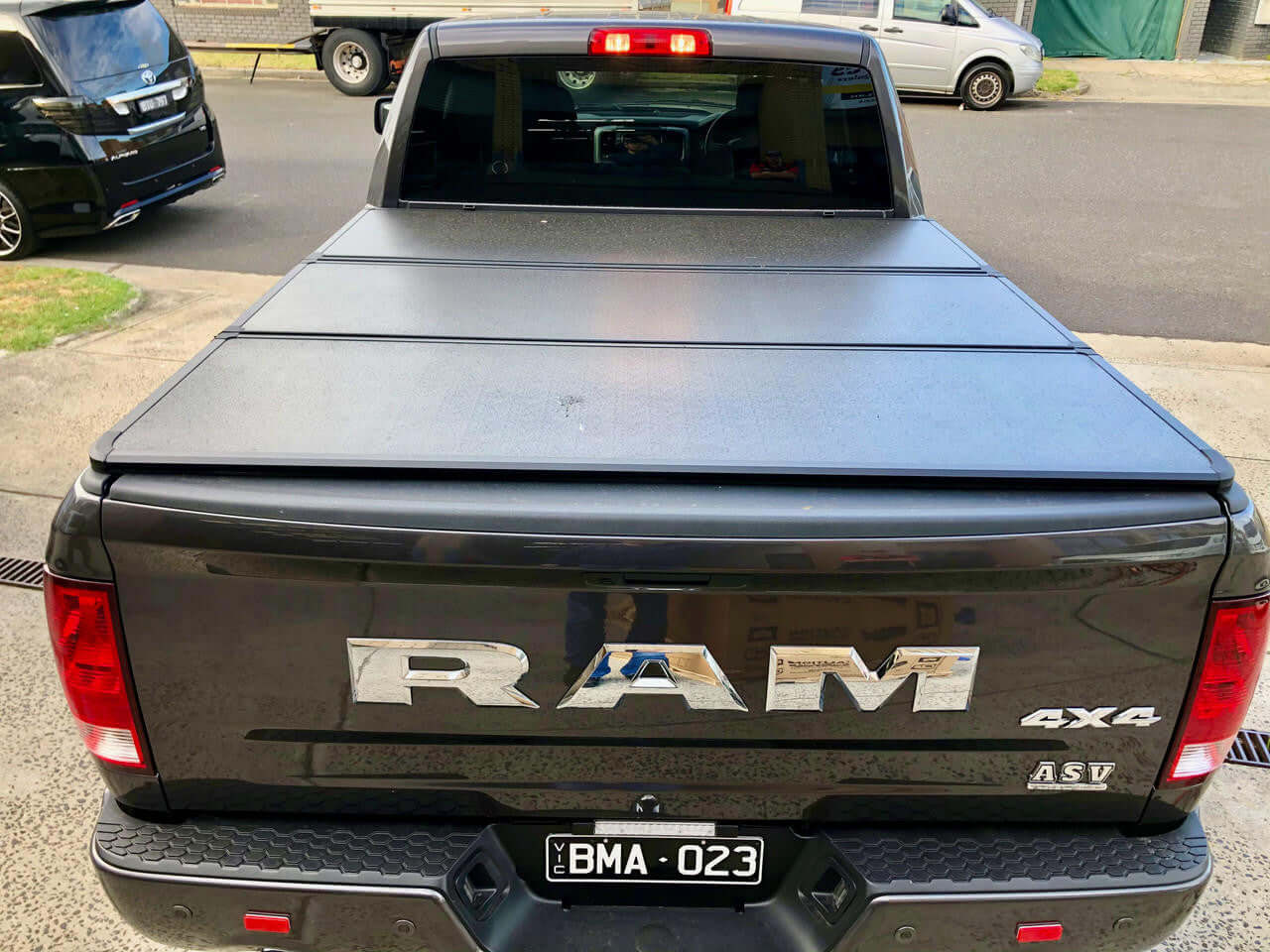 RAM 1500 Tri-Fold Hard Lid Tonneau Cover for Dodge RAM 1500 DS/DT 2009-2023 5,7' BED