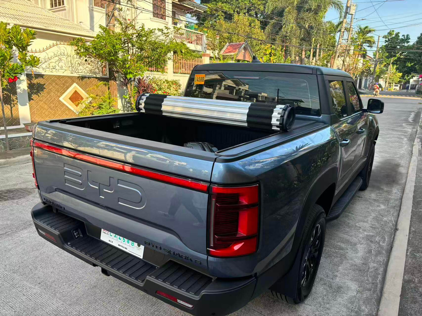 BYD Shark 6 Tray Cover with HR REVOLVER Hard Rolling Cover for secure ute protection, ideal for Australian conditions.