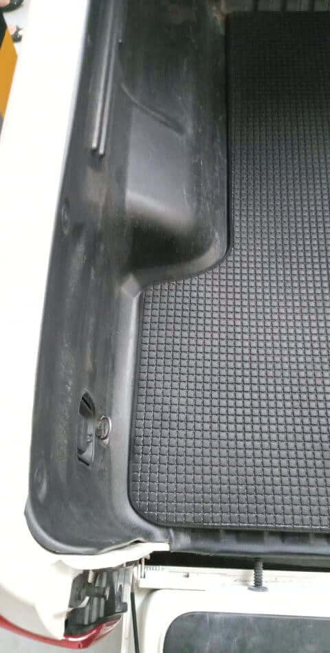 UniUte tub mat for SsangYong Musso XLV — raised edge lip detail for spill control