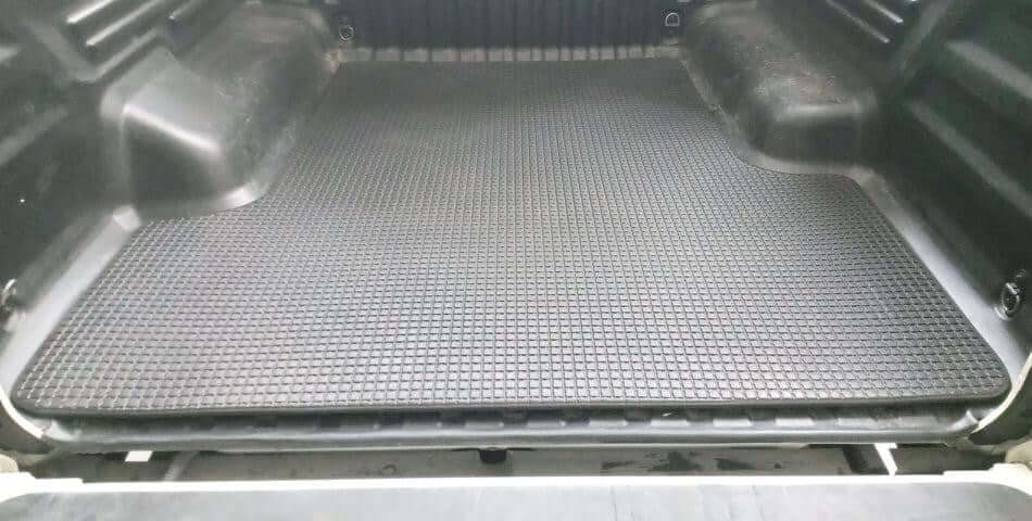 SsangYong Musso long tub mat — anti-slip textured surface close-up