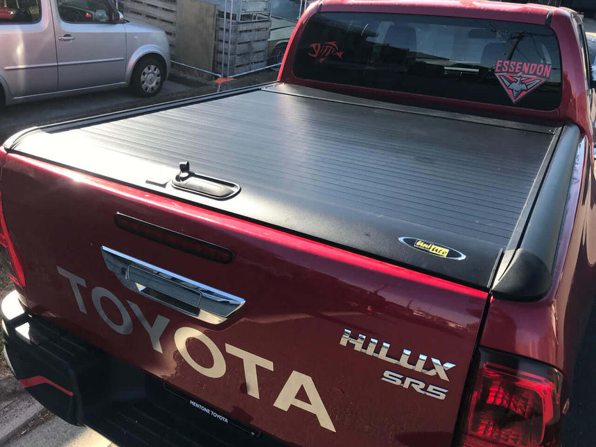Toyota Hilux SR5 2015-2024 with UniUte Gen1 Manual hilux roller cover, showcasing stylish protection and enhanced functionality.
