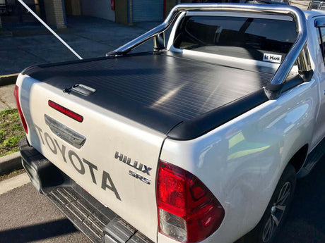 Toyota Hilux SR5 with UniUte Gen1 manual hilux roller cover, showcasing enhanced style and functionality for 2015-2024 models.